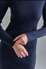 Load image into Gallery viewer, Flakii Merino Turtleneck
