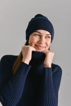 Load image into Gallery viewer, Flakii Merino Turtleneck

